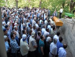 Gözyaşlarıyla uğurlandılar