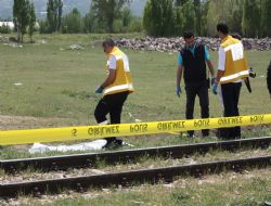 Hurda toplarken tren çarptı