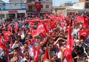 Horasan’da demokrasi yürüyüşü