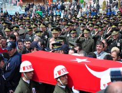 Karataş, gözyaşlarıyla uğurlandı