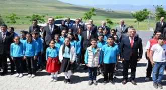 Baruş öğrencilerin karne heyecanını paylaştı
