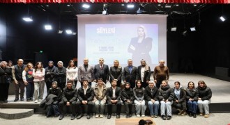 Gazeteci Özgür, söyleşi programında öğrencilerle