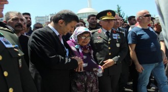 Şehit annesinden son veda: Hakkım helal yavrum