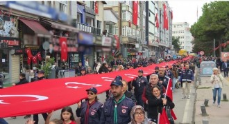 1919 metrelik bayraklı 'Cumhuriyet Yürüyüşü'