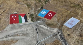 Alparslan Otağında Türk ve Filistin bayrakları açıldı