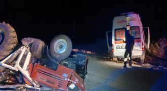 Ambulans traktöre arkadan çarptı: 4 yaralı