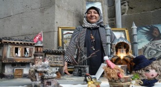 Atıkları sanata dönüştürüyor