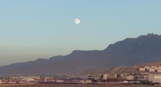 Ay doğarken güneş battı