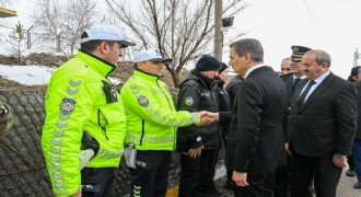 Baruş güvenlik güçleriyle bayramlaştı