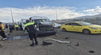 Bingöl Yolunda trafik kazası: 3 yaralı