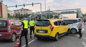 Çat yolunda zincirleme kaza: 3 yaralı