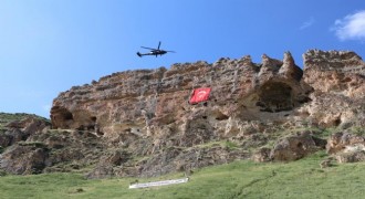Çelik kanatlar nefes kesti