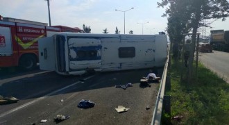 Çevre yolunda servis devrildi: 6 yaralı