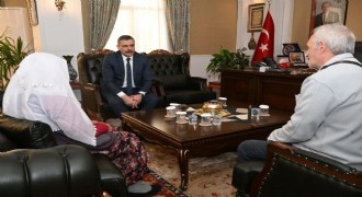 Çiftçi Zemzem Ana'nın duasını aldı