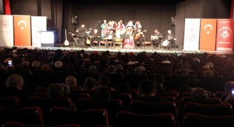 Çocuklardan duygu dolu türkü konseri