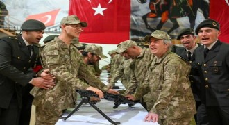 Engelleri aştılar, asker oldular