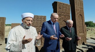 Erdoğan Selçuklu Meydan Mezarlığı’nı ziyaret etti