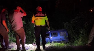 Freni patlayan araç bahçeye düştü, sürücü yaralandı