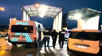 Göçmen kaçakçılığı operasyonu: 2 tutuklama