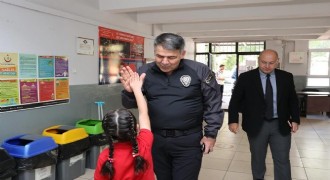 Karaburun öğretmen ve öğrencilerle buluştu