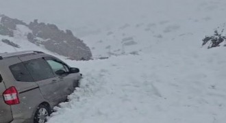 Karayazı - Çatalören yoluna çığ düştü
