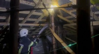 Karayazı'da çatı yangını