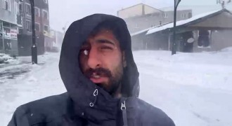 Karayazı'da fırtına etkili oluyor