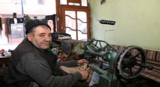 Kış geldi, ayakkabı tamircilerinin işleri açıldı