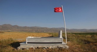 Meçhul şehidin kabri yenilendi