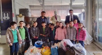 Öğrencilerden Hayır Çarşısı’na gıda bağışı