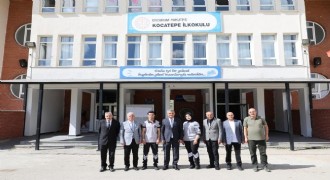 Okul bahçe görevlileri görev başında