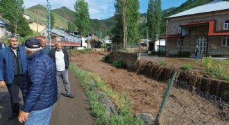 Oltu'da sağanak yağış sele dönüştü