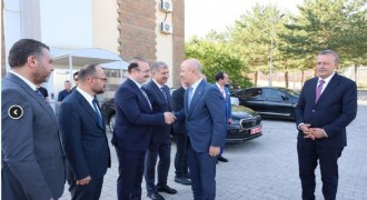 Özvar, bölge üniversitelerinin rektörleriyle bir araya geldi.