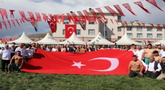 Pasinler Karakucak Güreşleri'nde şampiyon Kenan Gör