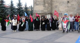 Sağlıkçılar Gazze için yürüdü