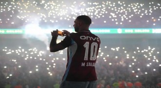 Salah yaklaşık 30 bin taraftar önünde imza attı