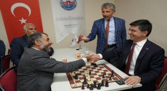 Satranç tutkunları sağlık çalışanlarıyla buluştu