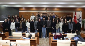 Sekmen, EBYÜ Hukuk Fakültesi öğrencilerini ağırladı