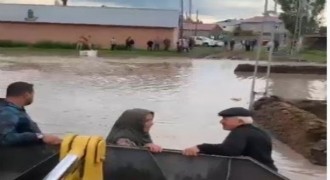 Selde mahsur kalan yaşlı çift kurtarıldı
