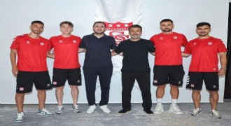 Sivasspor 4 futbolcuyu kadrosuna kattı