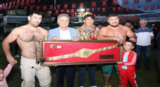 Tortum'da başpehlivanlığı Fatih Yaşarlı kazandı