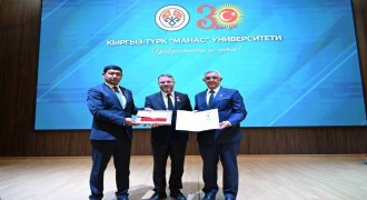 Türkez’e Manas Üniversitesi’nden Onur Madalyası