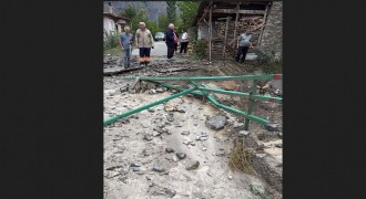 Uzundere'de aşırı yağış sel getirdi