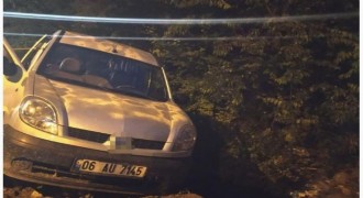 Uzundere yolunda otomobil devrildi: 1 yaralı
