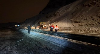 Van - Bitlis karayoluna çığ düştü