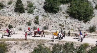 Yaşatılan gelenek: Atlı düğün alayı