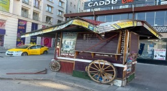 otobüs büfeye çarptı