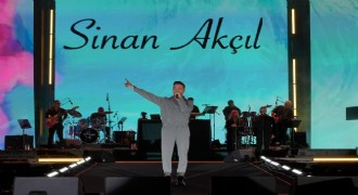 ültür Yolu Festivalinde Sinan Akçıl sahne aldı.