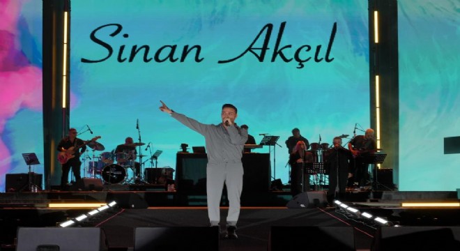 ültür Yolu Festivalinde Sinan Akçıl sahne aldı.
